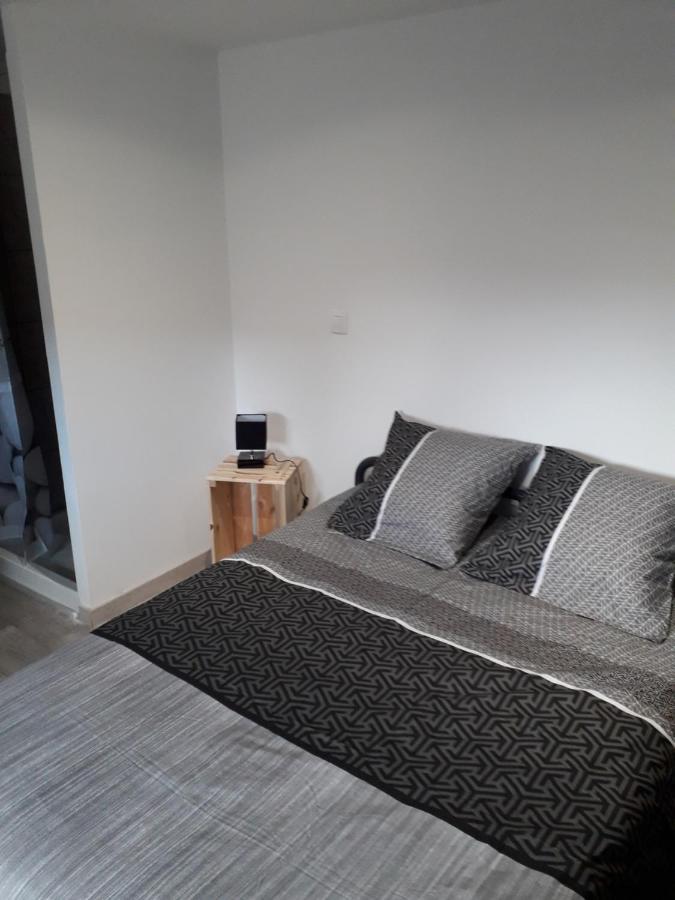 Les Tremieres Bed & Breakfast Saint-Paul-des-Fonts Ngoại thất bức ảnh