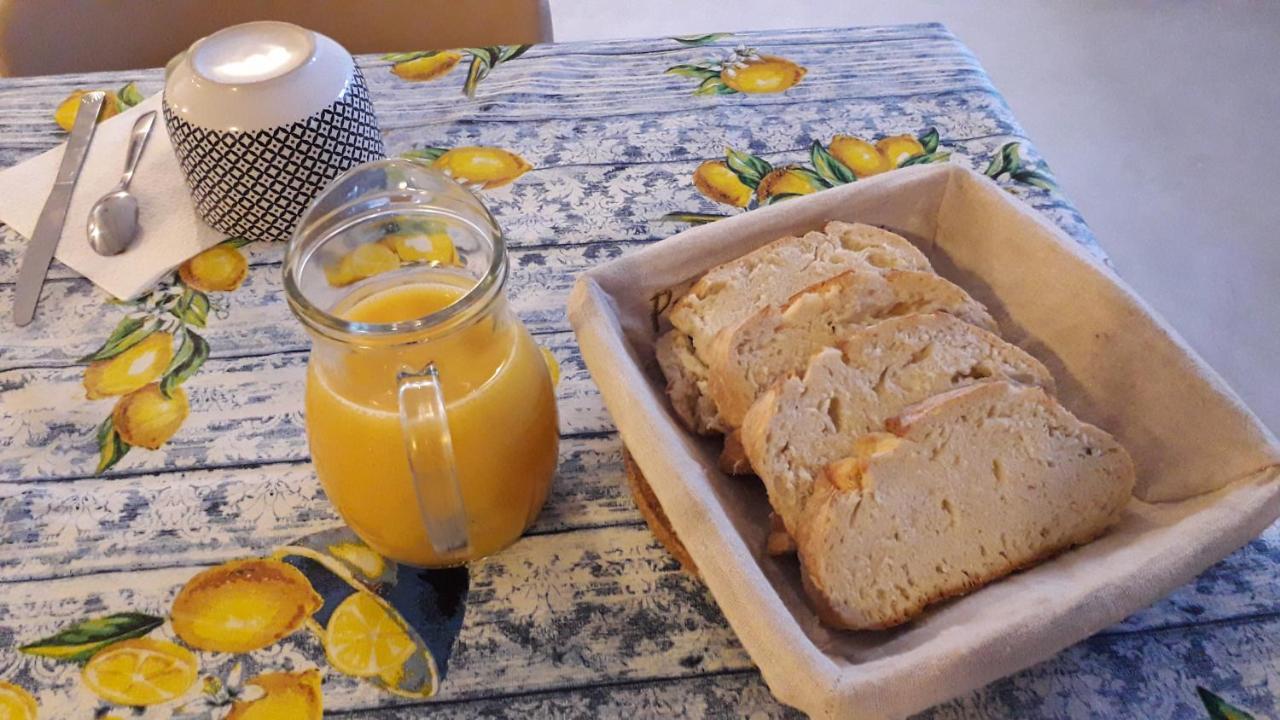Les Tremieres Bed & Breakfast Saint-Paul-des-Fonts Ngoại thất bức ảnh
